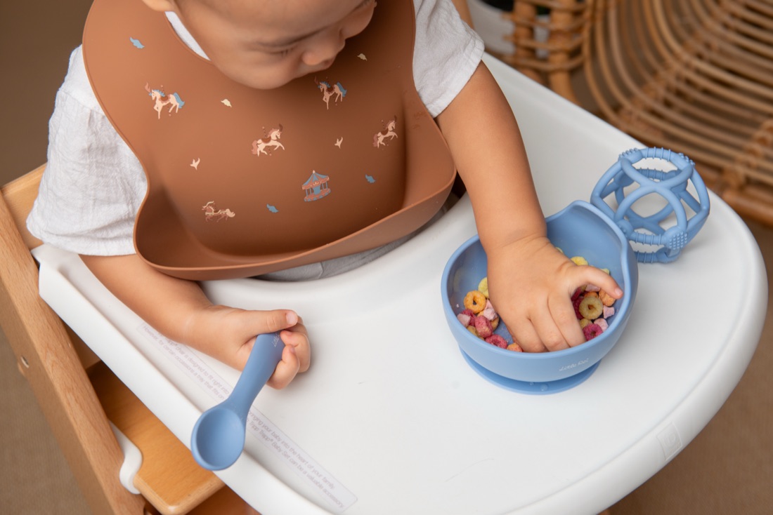 Toddler self-feeding with Little Rei silicone plate
